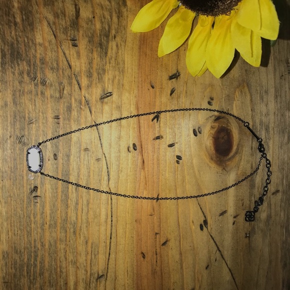 Black and white Kendra Scott necklace - Picture 1 of 2